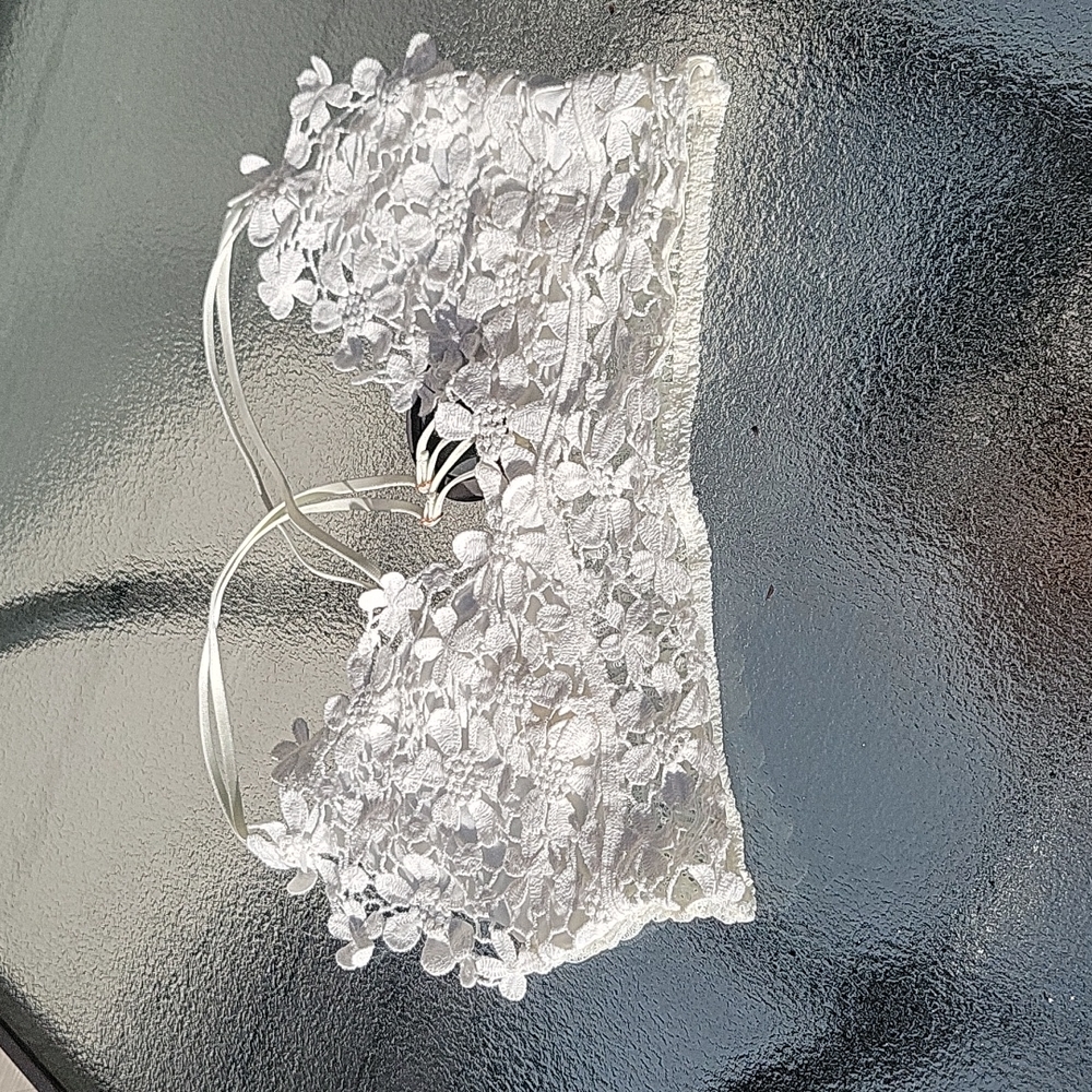 TD Collections// White Crochet Daisy Longline Bralette - Picture 4 of 10